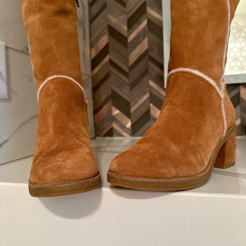 Fully fur lined Honey Tan suede boots by UGG, sz 9.5, never worn. #neutral - Picture 5 of 7